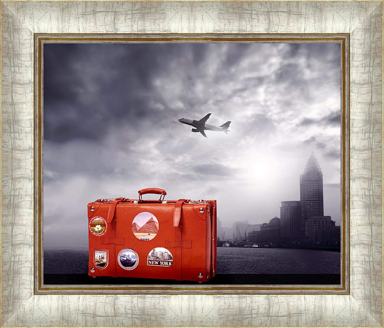 Картина в раме - Красный чемодан