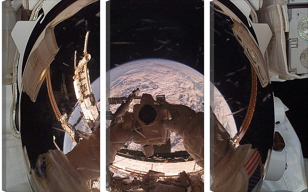 Модульная картина - Отражение Земли в шлеме космонавта