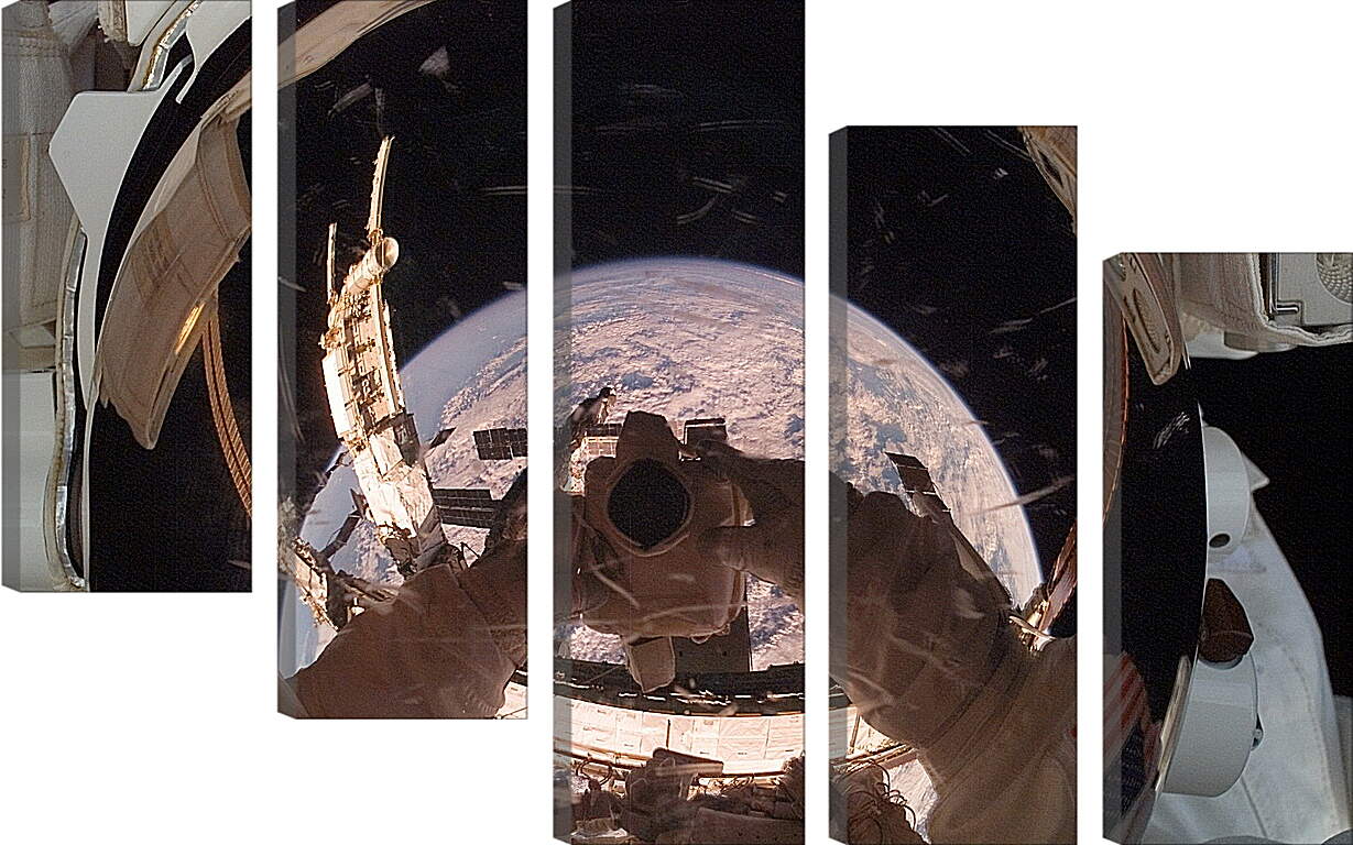 Модульная картина - Отражение Земли в шлеме космонавта
