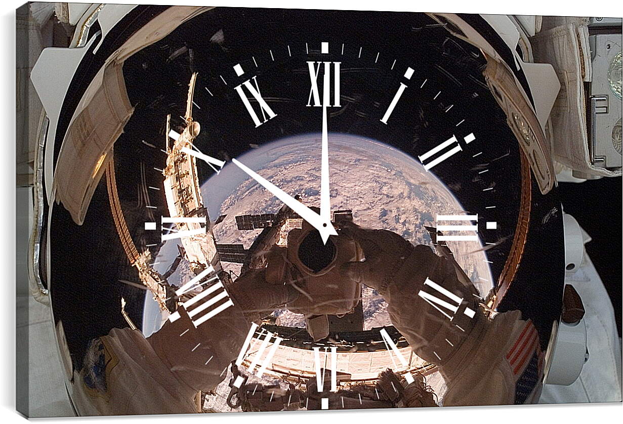 Часы картина - Отражение Земли в шлеме космонавта