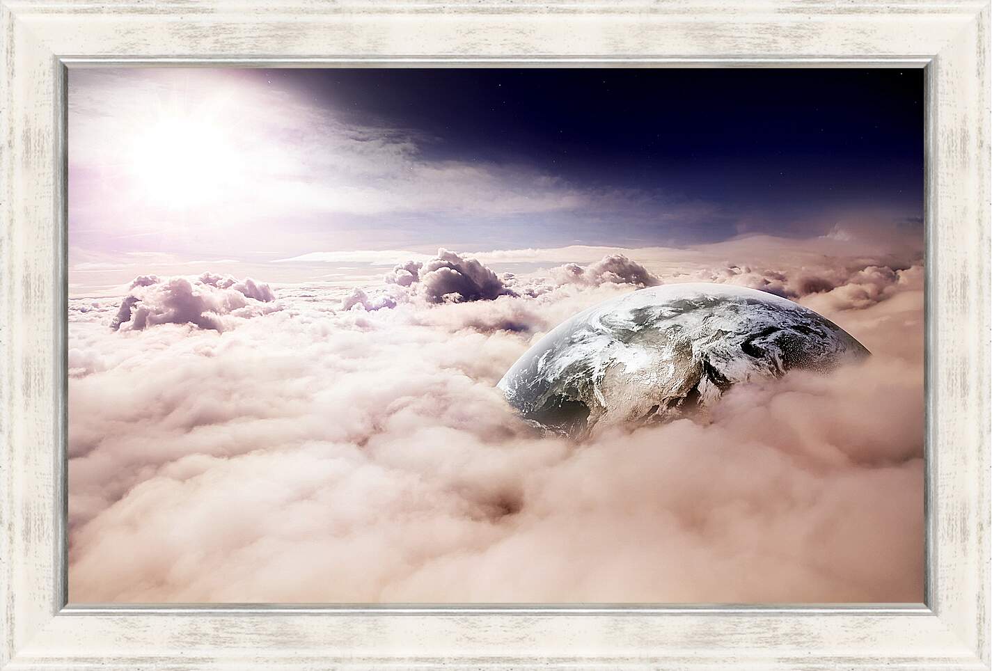 Картина в раме - Земля и густые облака