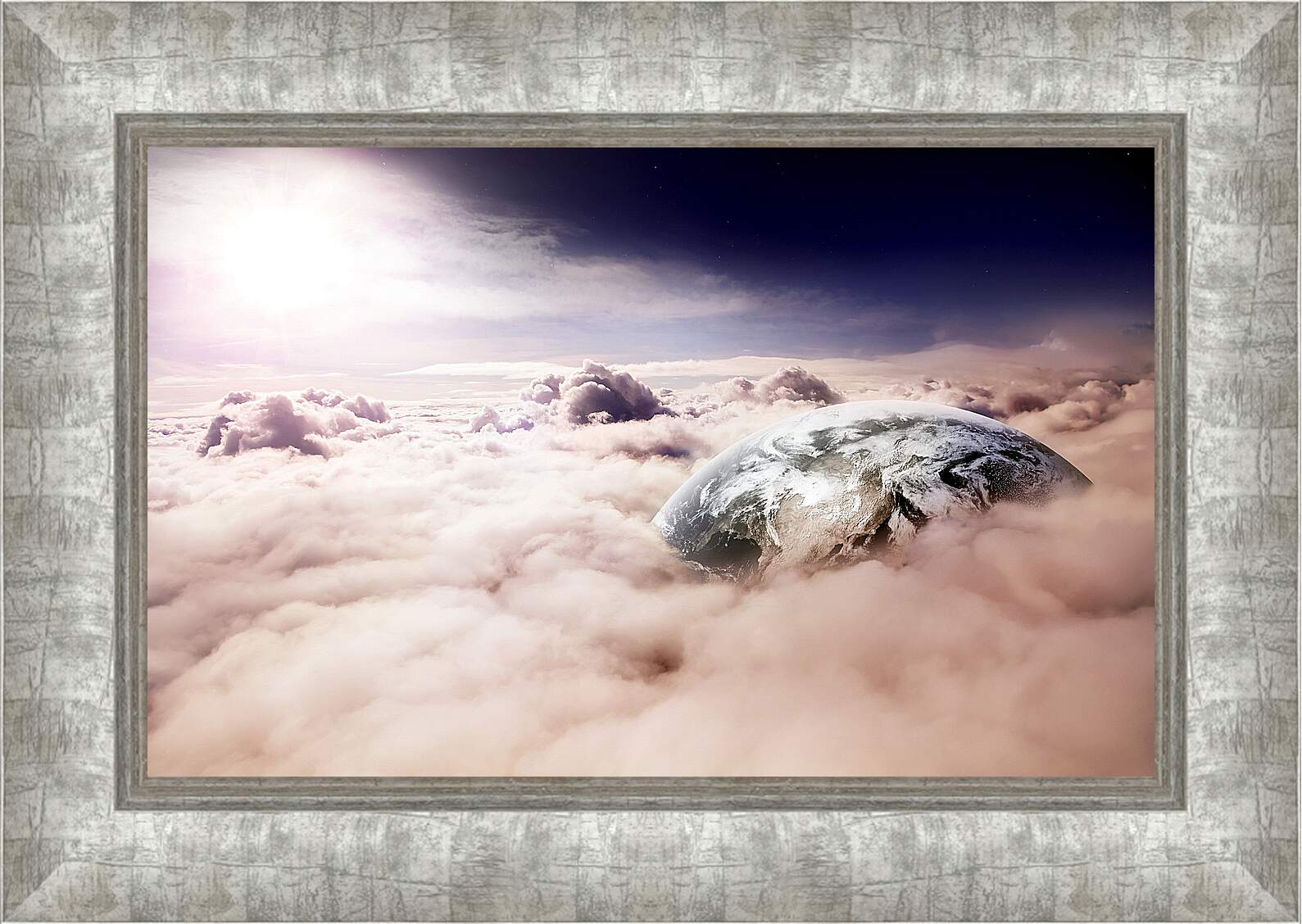 Картина в раме - Земля и густые облака