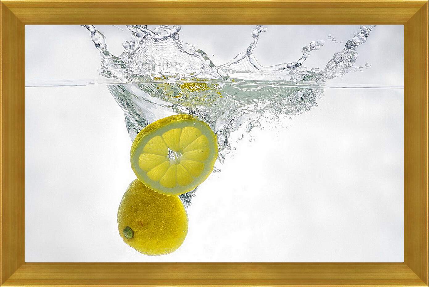 Картина в раме - Дольки лимона в воде