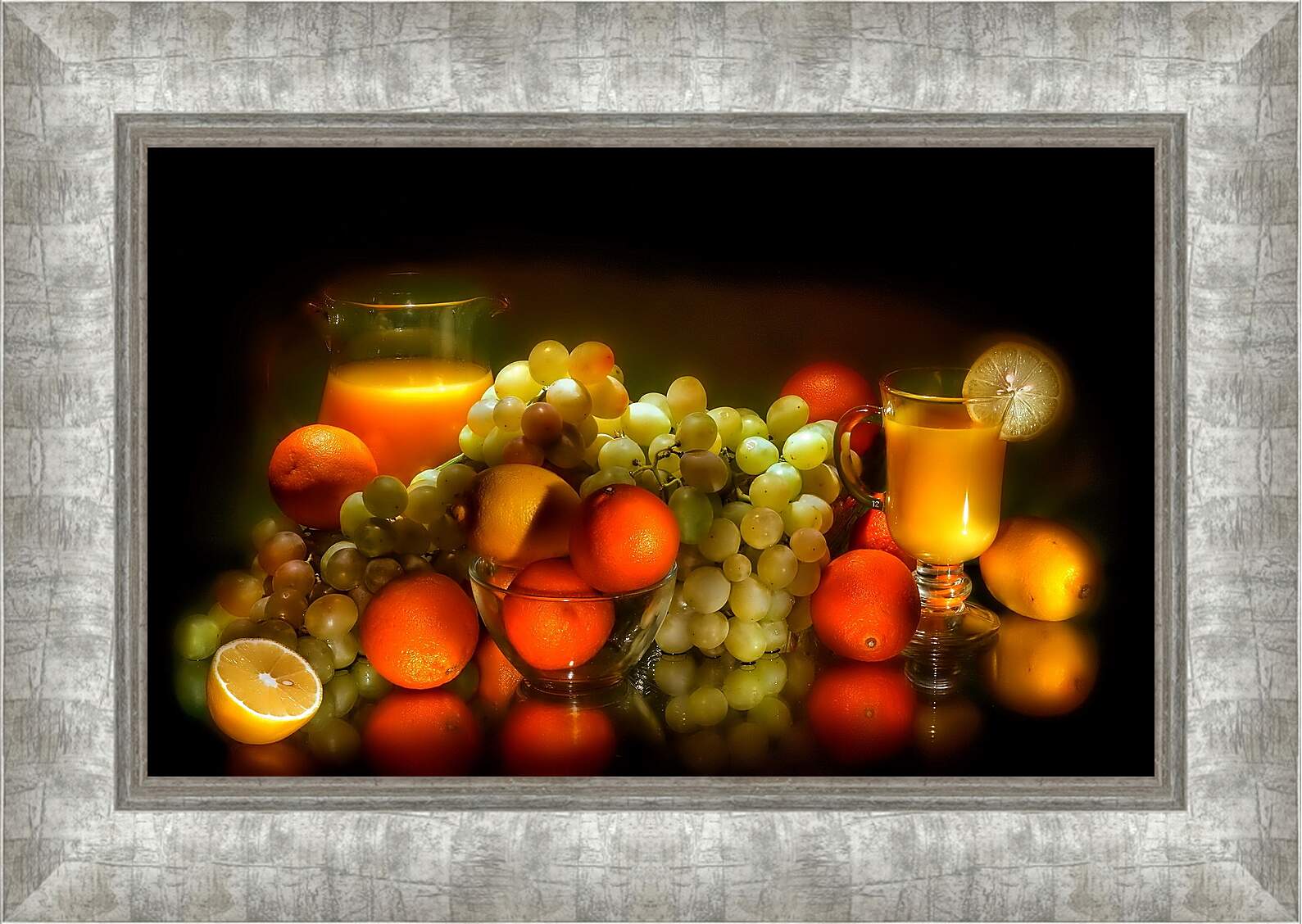 Картина в раме - Мандарины, виноград, сок