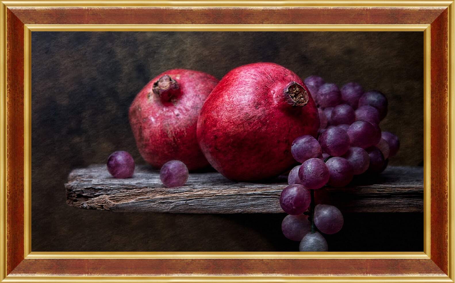 Картина в раме - Гранат и гроздь винограда