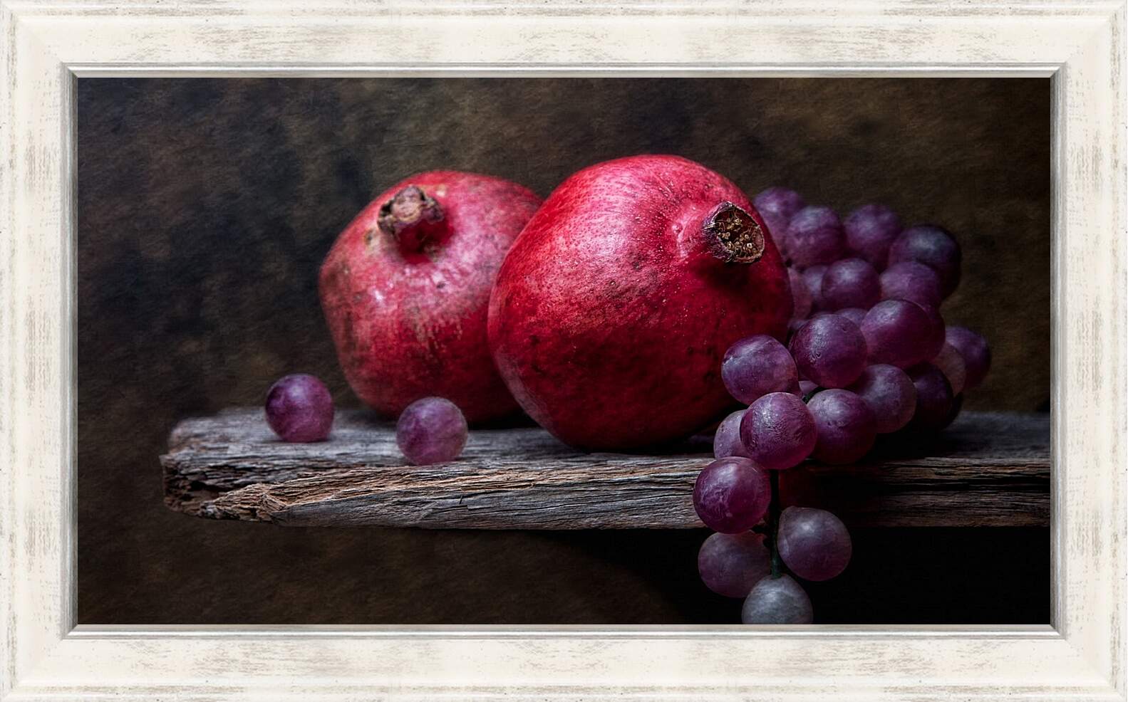 Картина в раме - Гранат и гроздь винограда