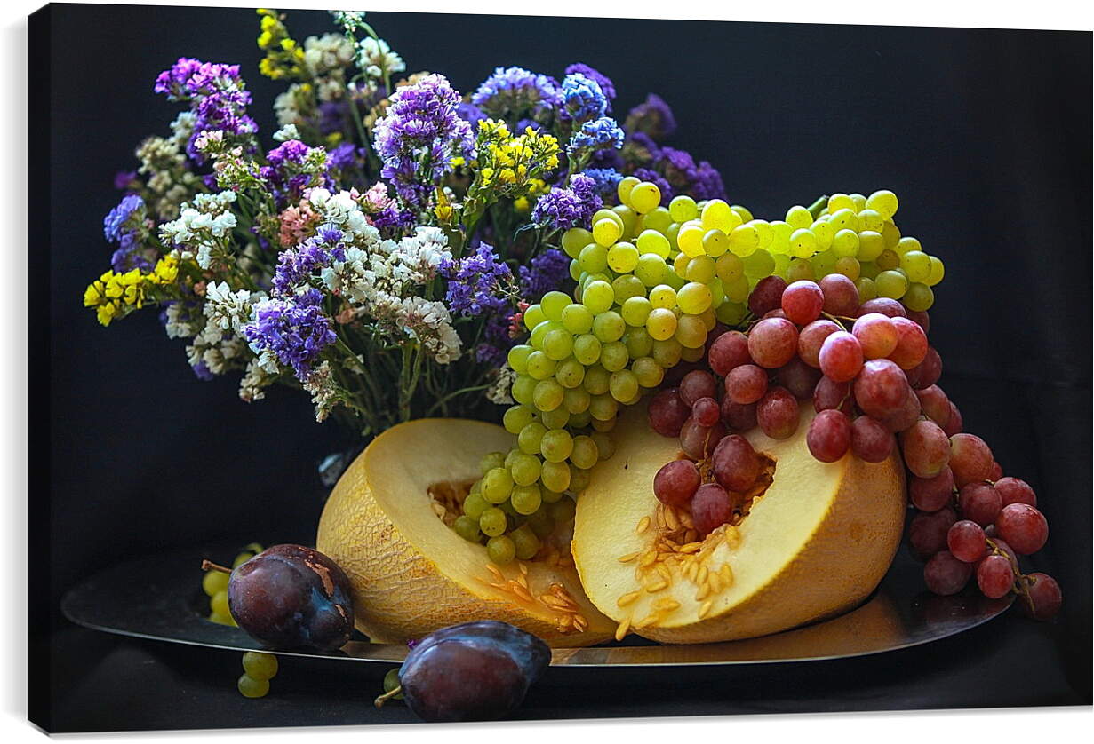 Постер и плакат - Букет цветов, сливы и гроздья винограда