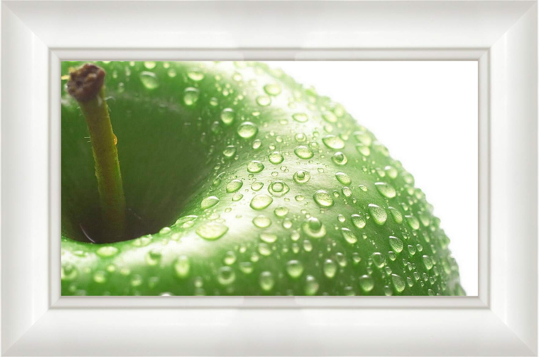 Картина в раме - Капли воды на зелёном яблоке