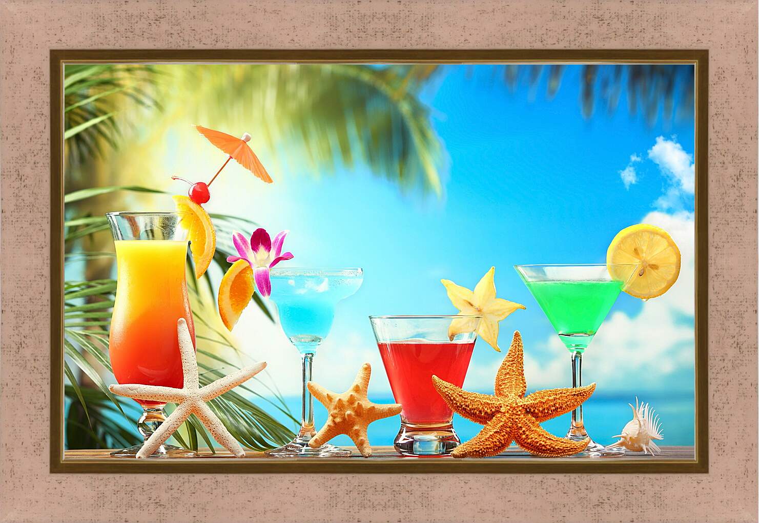 Картина в раме - Три коктейля и морские звёзды на столе