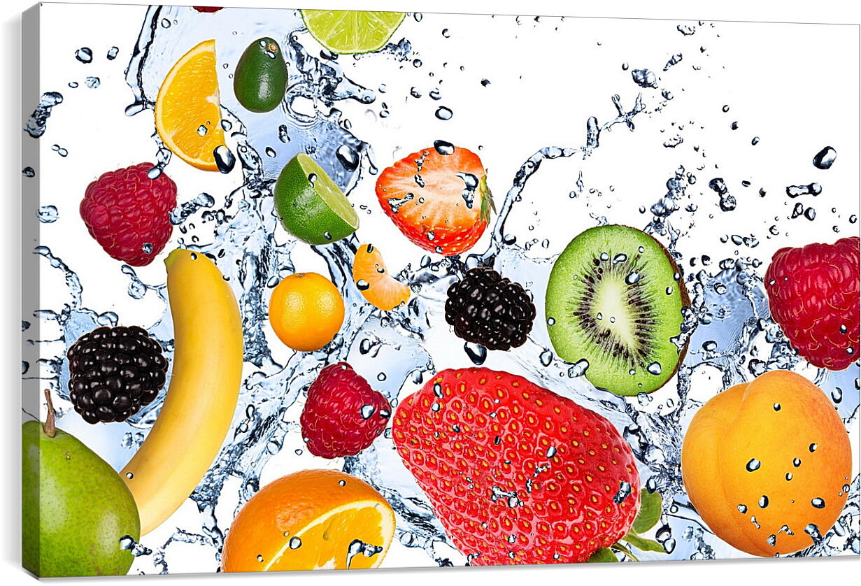 Постер и плакат - Целые и половинки фруктов и ягоды на фоне брызг воды