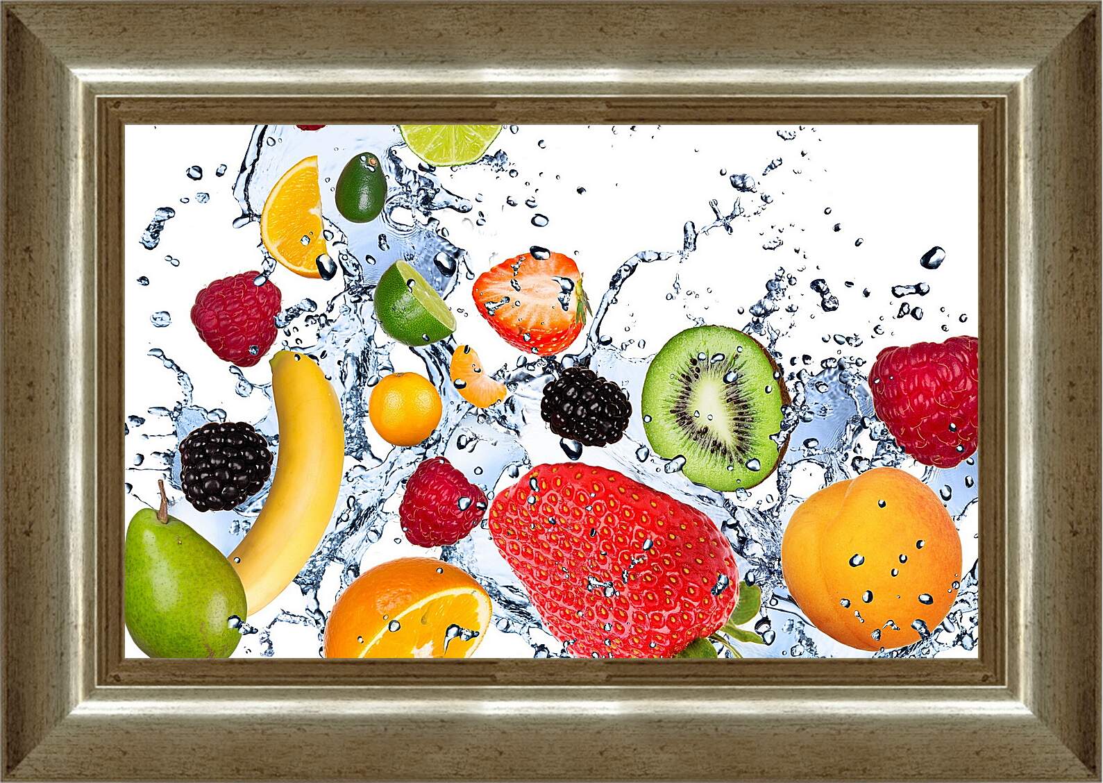 Картина в раме - Целые и половинки фруктов и ягоды на фоне брызг воды