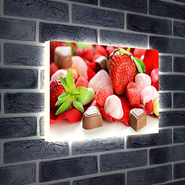 Лайтбокс световая панель - Клубника и два кусочка шоколада в виде сердечка
