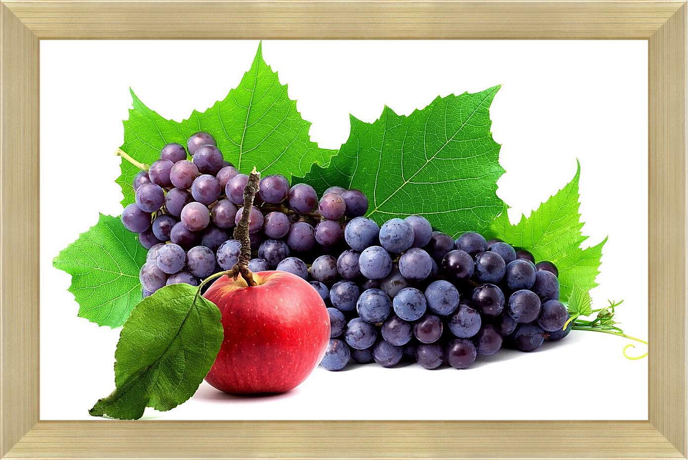 Картина в раме - Яблоко, виноград и листья винограда