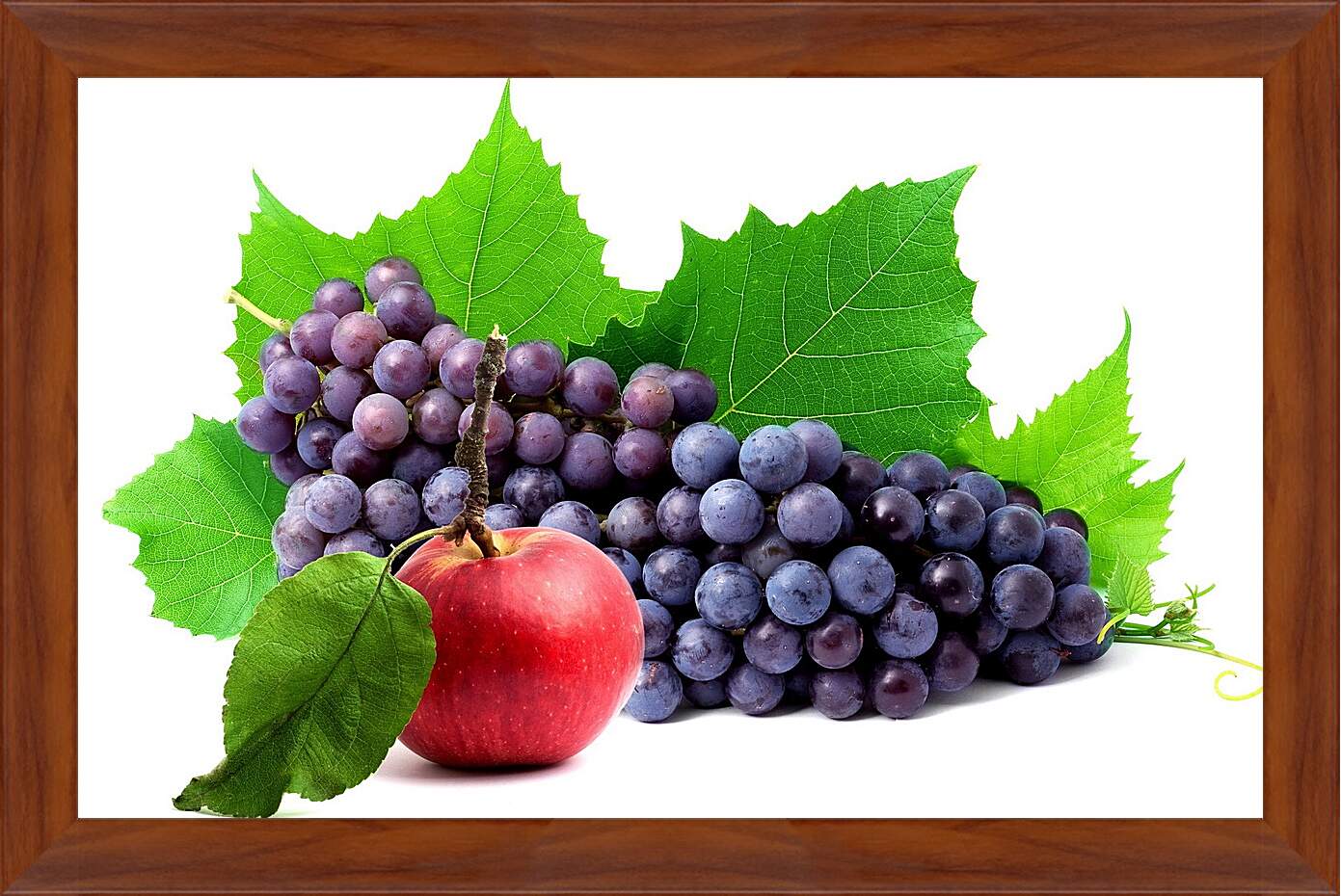 Картина в раме - Яблоко, виноград и листья винограда