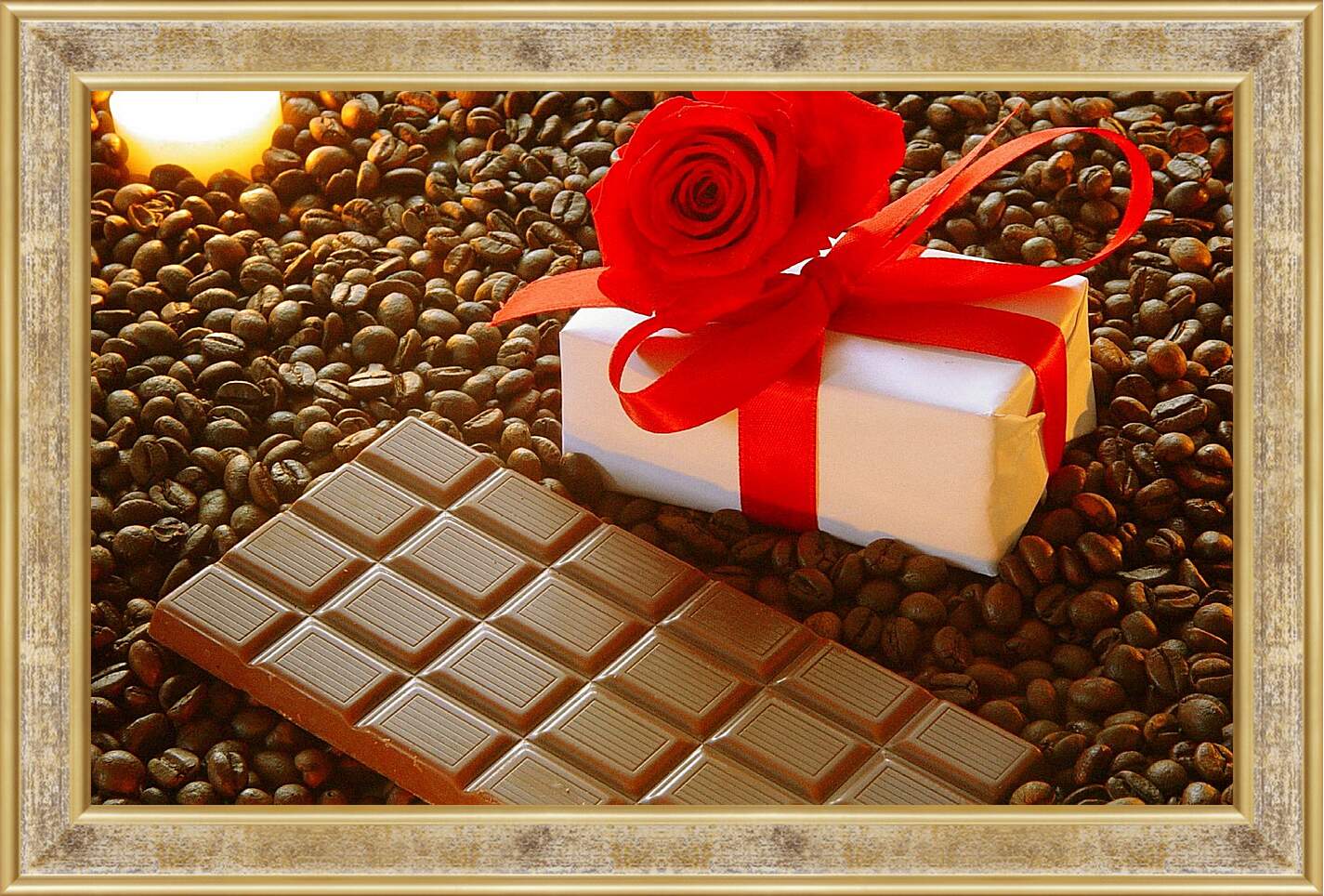 Картина в раме - Плитка шоколада на зернах кофе и подарок