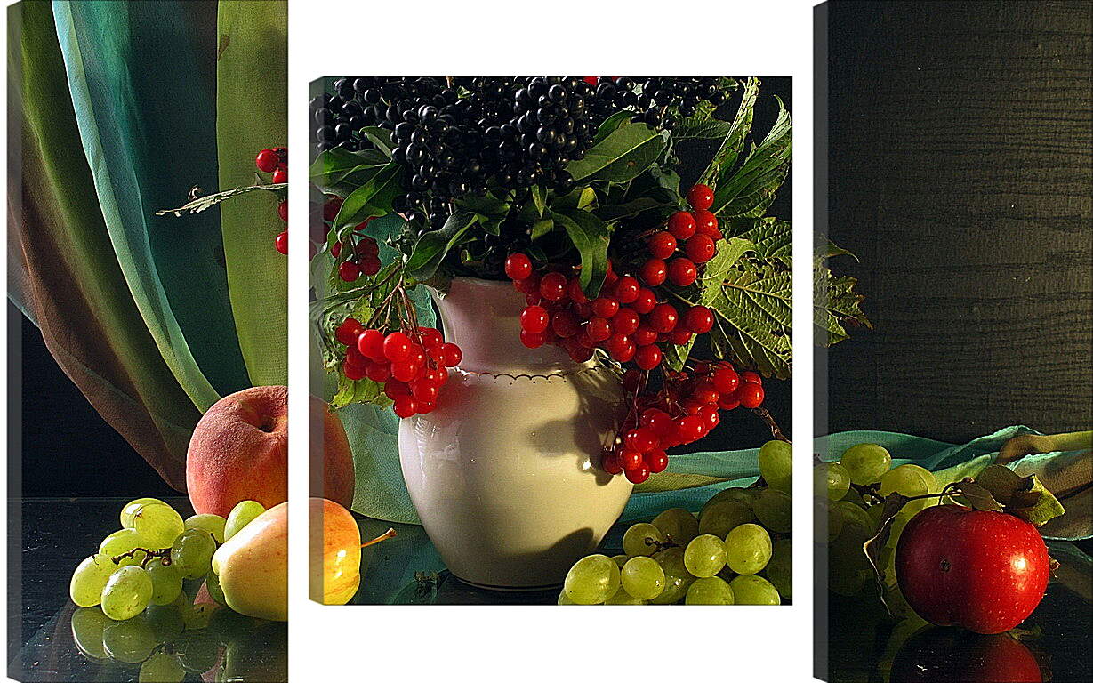 Модульная картина - Ваза с ягодами и яблоки с виноградом на столе