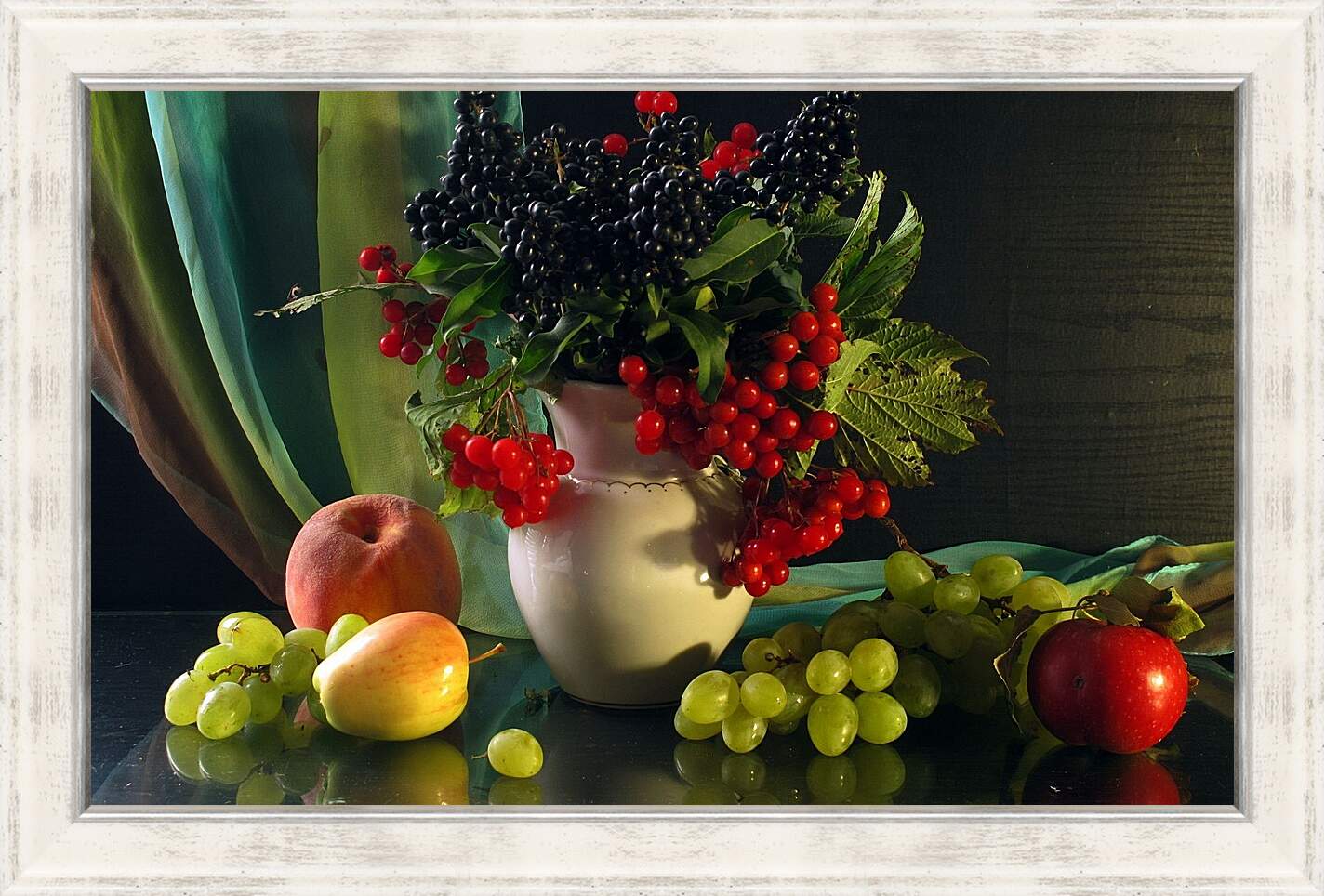 Картина в раме - Ваза с ягодами и яблоки с виноградом на столе