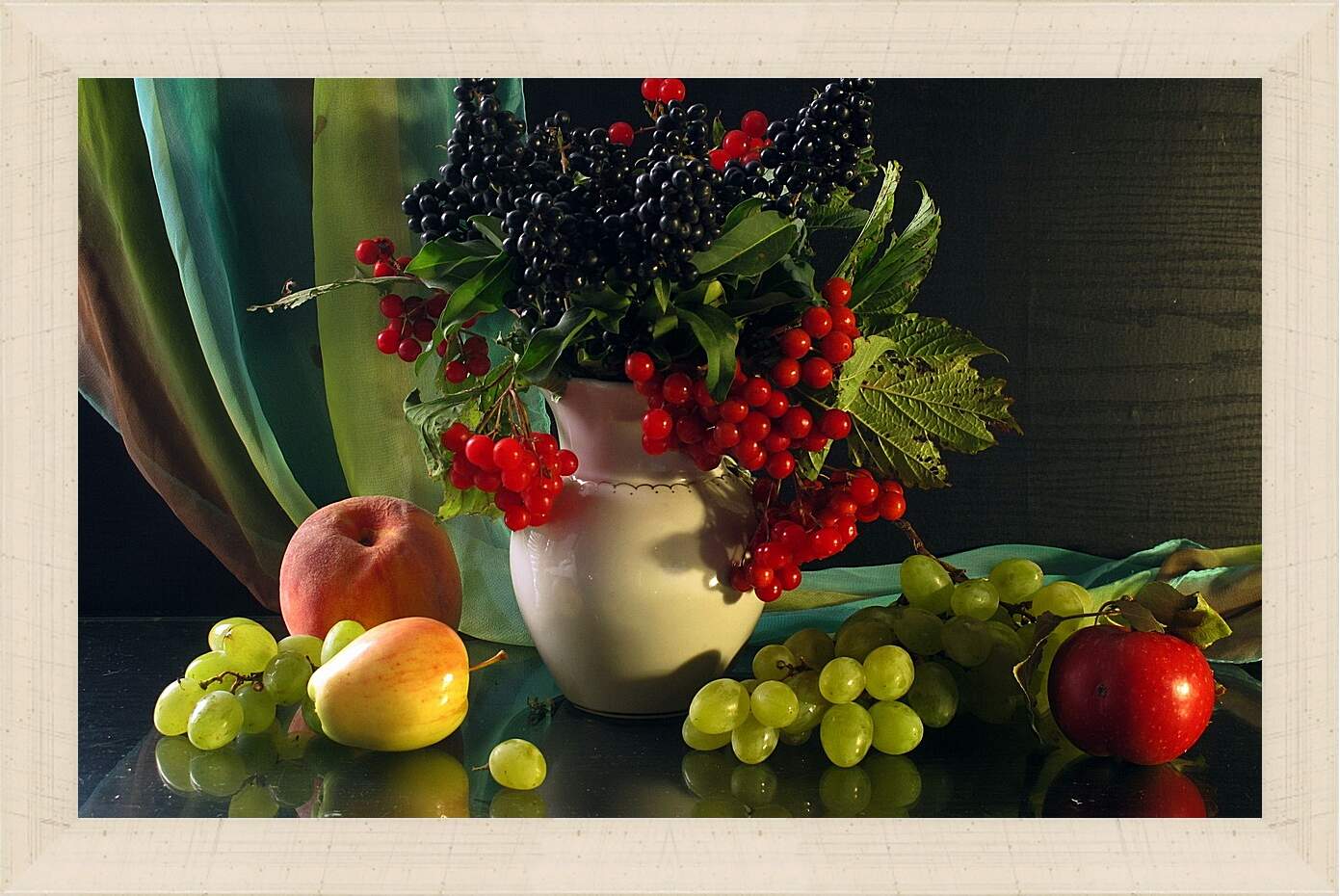 Картина в раме - Ваза с ягодами и яблоки с виноградом на столе