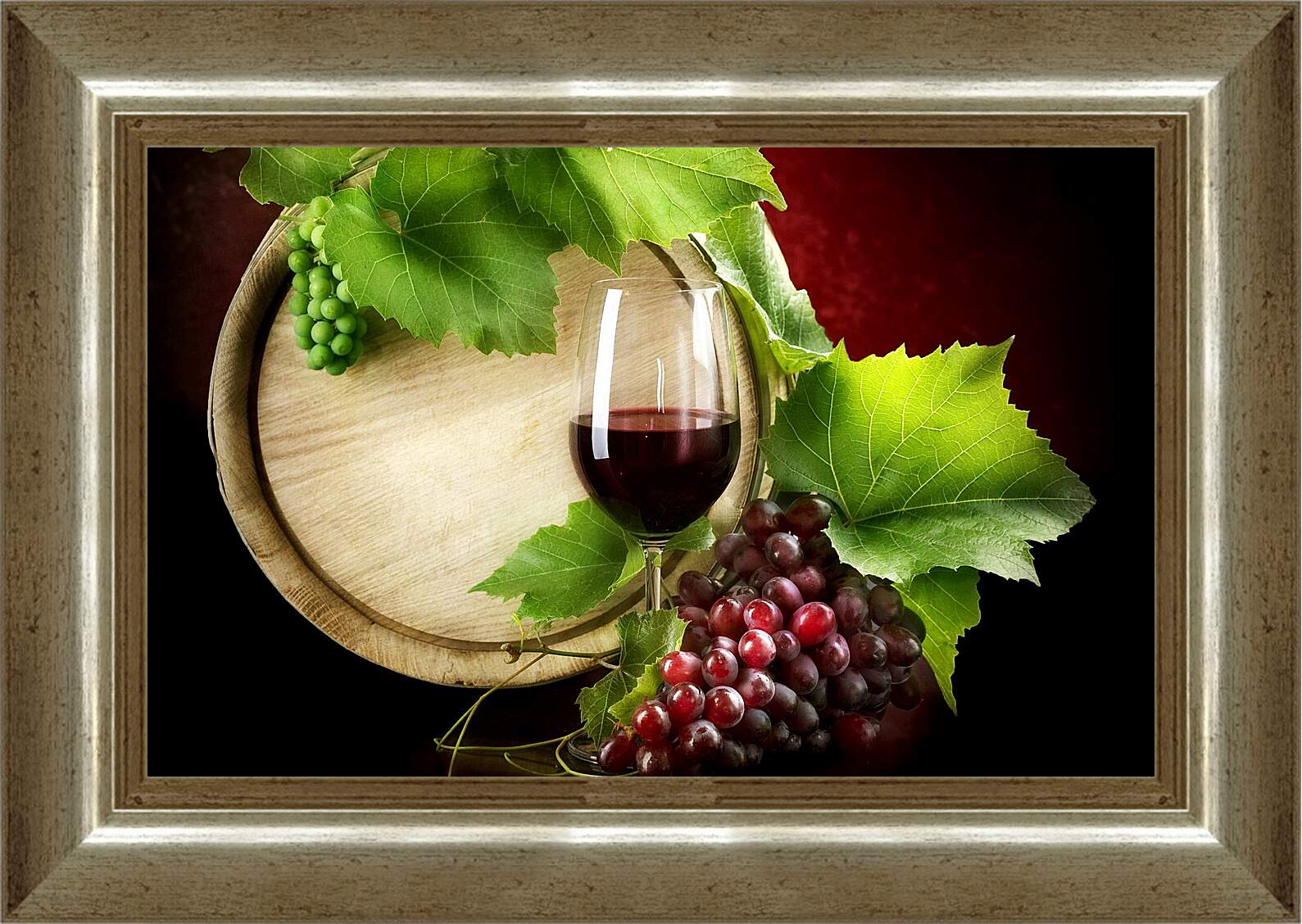 Картина в раме - Бокал вина, деревянная бочка, зелёный и красный виноград