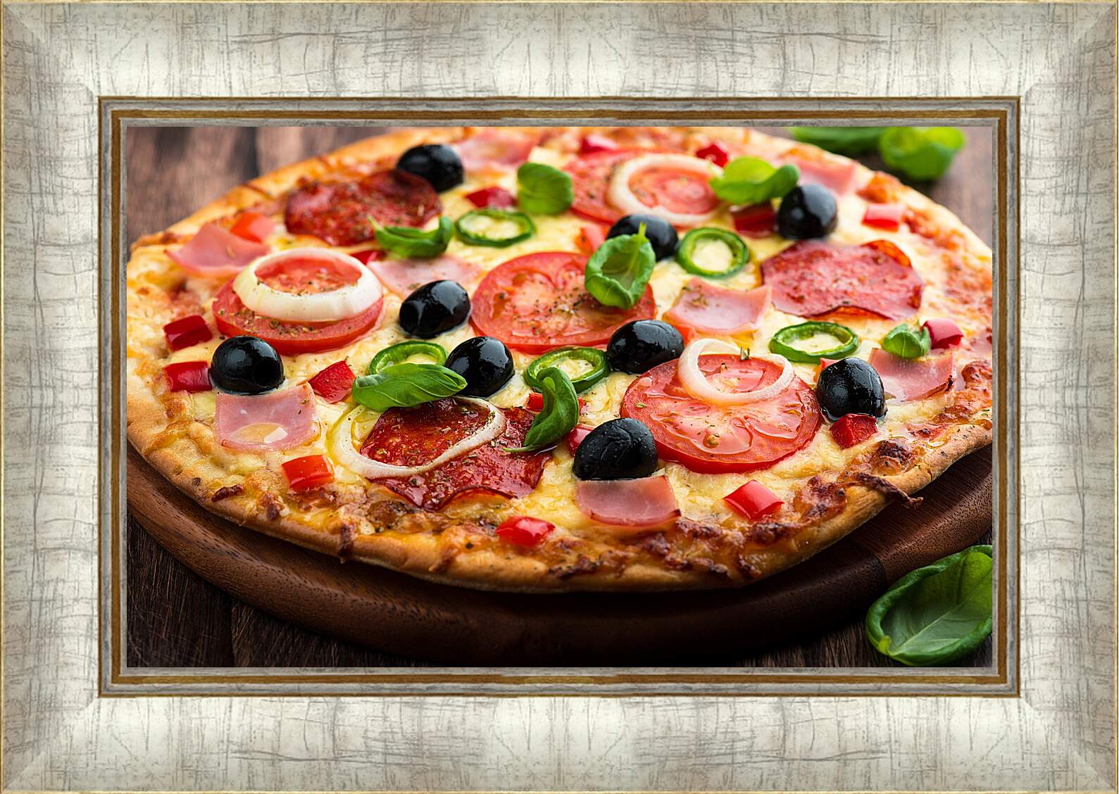 Картина в раме - Пицца с оливками и ветчиной