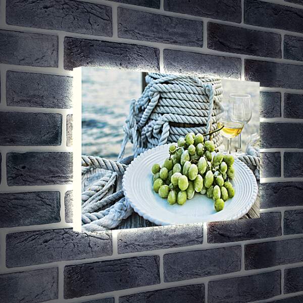 Лайтбокс световая панель - Два бокала и зелёный виноград на тарелке