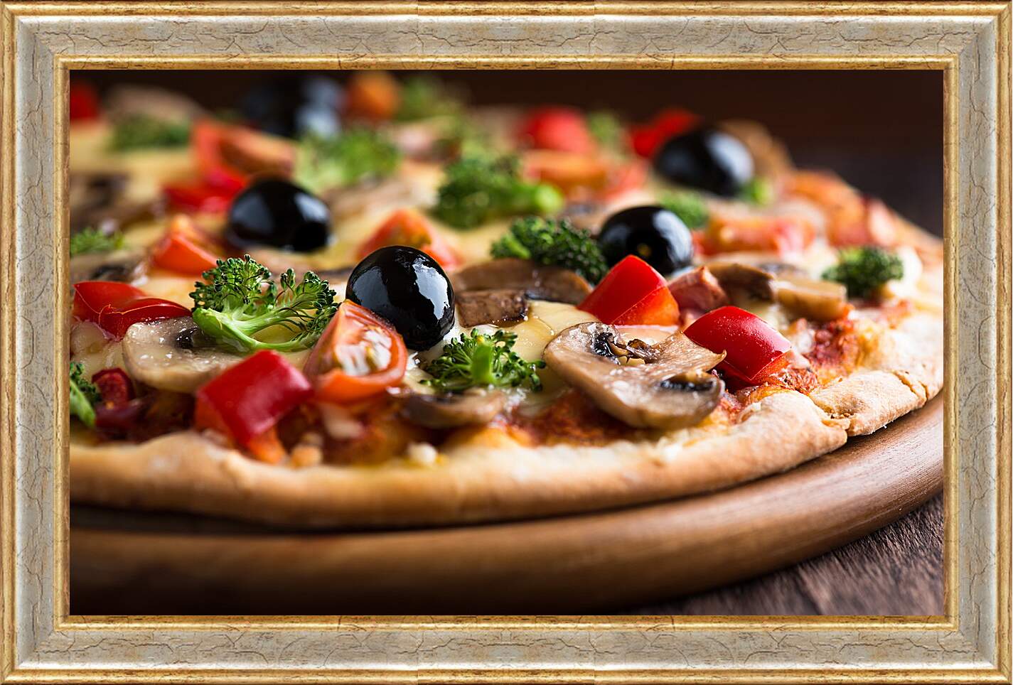 Картина в раме - Пицца с оливками и грибами