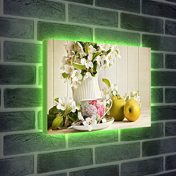 Лайтбокс световая панель - Два яблока, цветы и чашка на блюдце