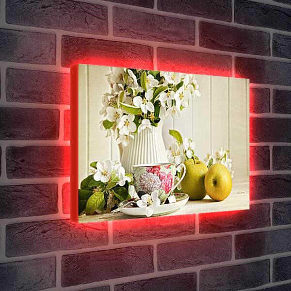 Лайтбокс световая панель - Два яблока, цветы и чашка на блюдце