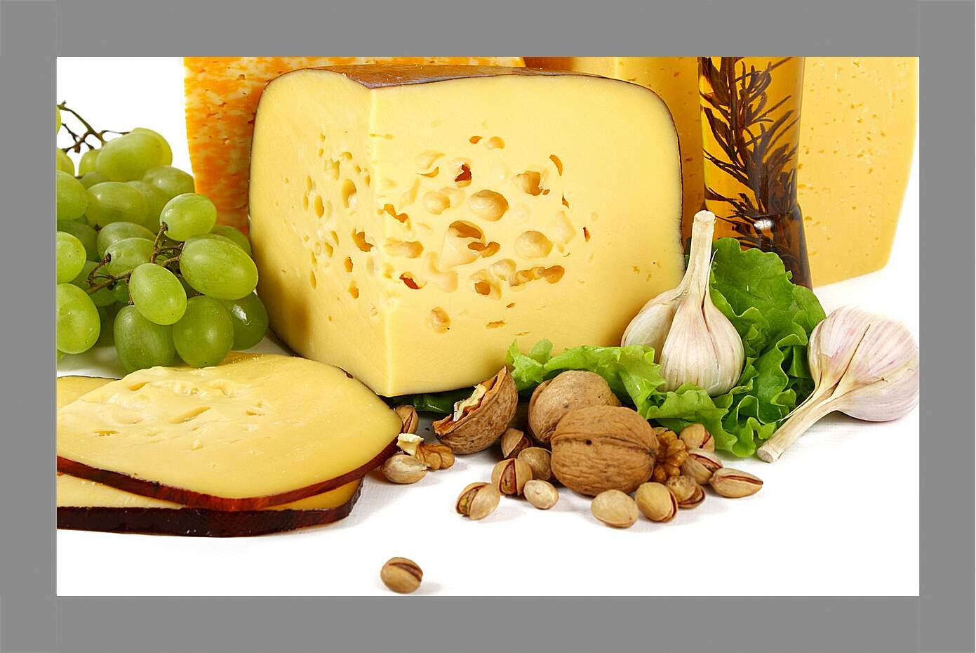 Картина в раме - Виноград, сыр, орехи и чеснок