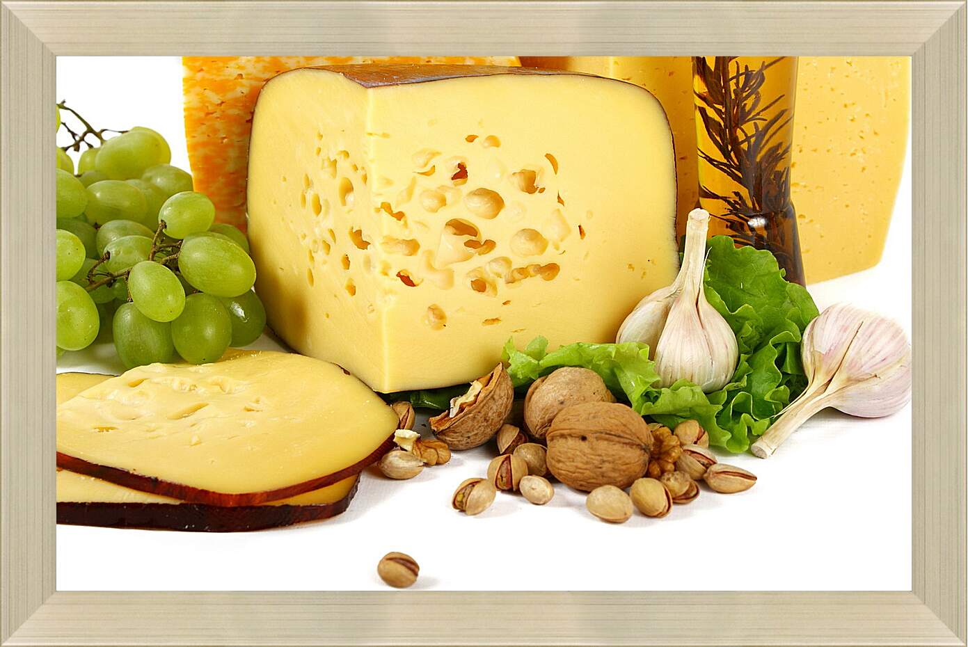 Картина в раме - Виноград, сыр, орехи и чеснок