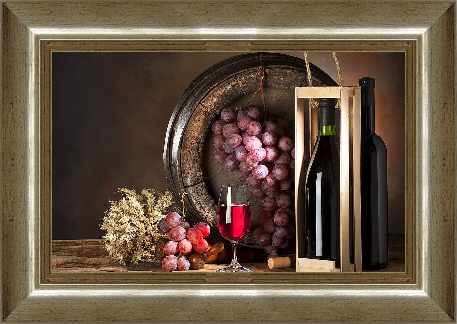 Картина в раме - Бокал вина и гроздь винограда висящая на бочке