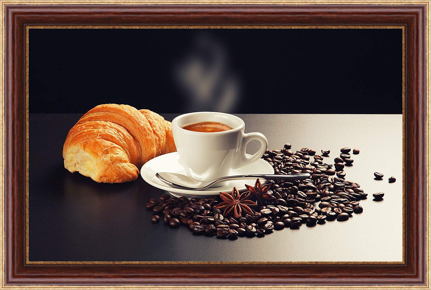 Картина в раме - Чашка на блюдце, круассан и зёрна кофе