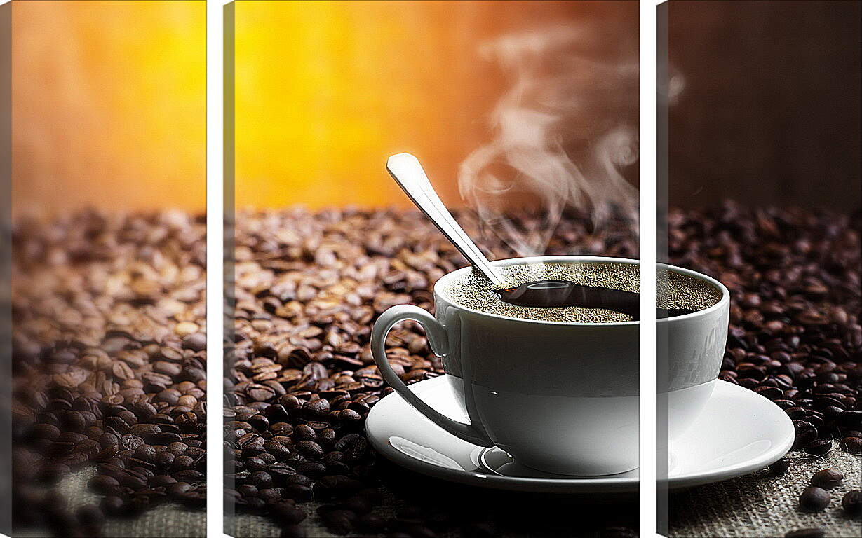 Модульная картина - Горячая чашка кофе на фоне кофейных зёрен