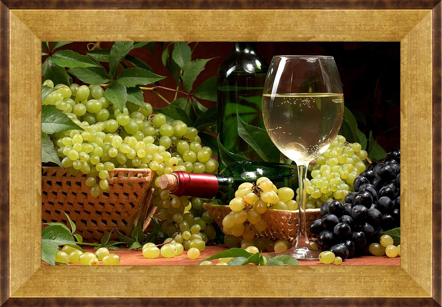 Картина в раме - Гроздья винограда и бокал белого вина