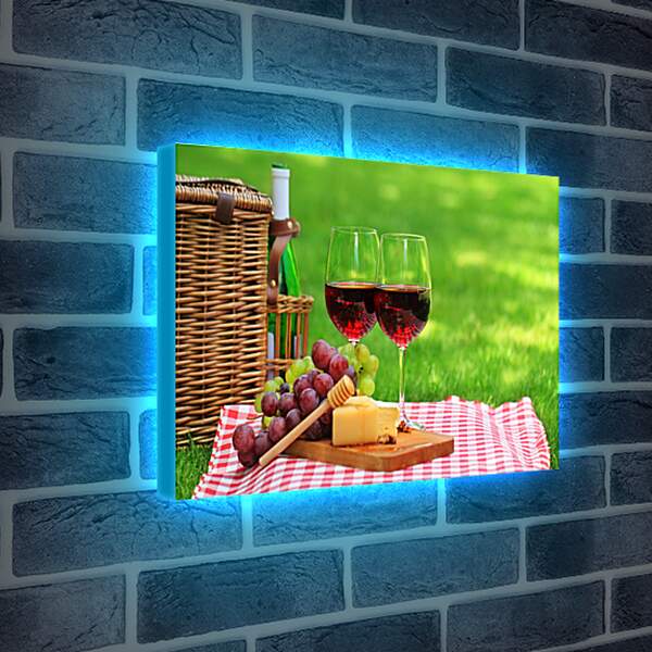 Лайтбокс световая панель - Гроздья винограда, сыр и два бокала красного вина