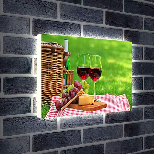 Лайтбокс световая панель - Гроздья винограда, сыр и два бокала красного вина
