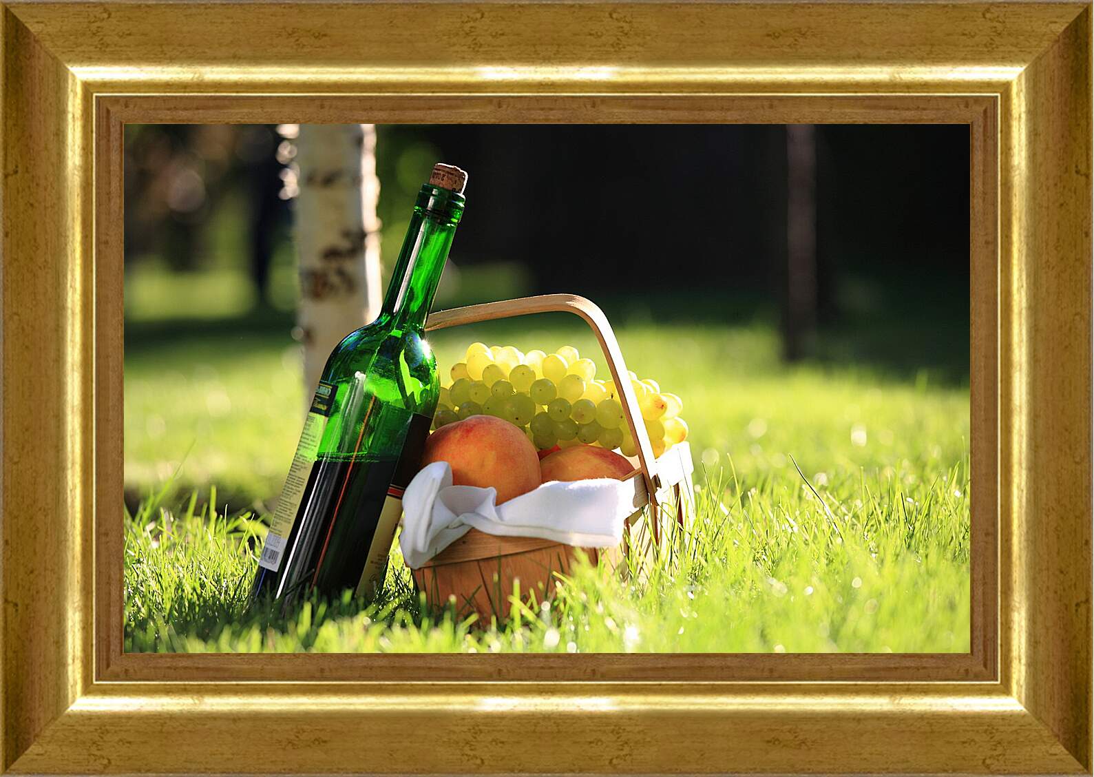 Картина в раме - Бутылка вина и фрукты на траве