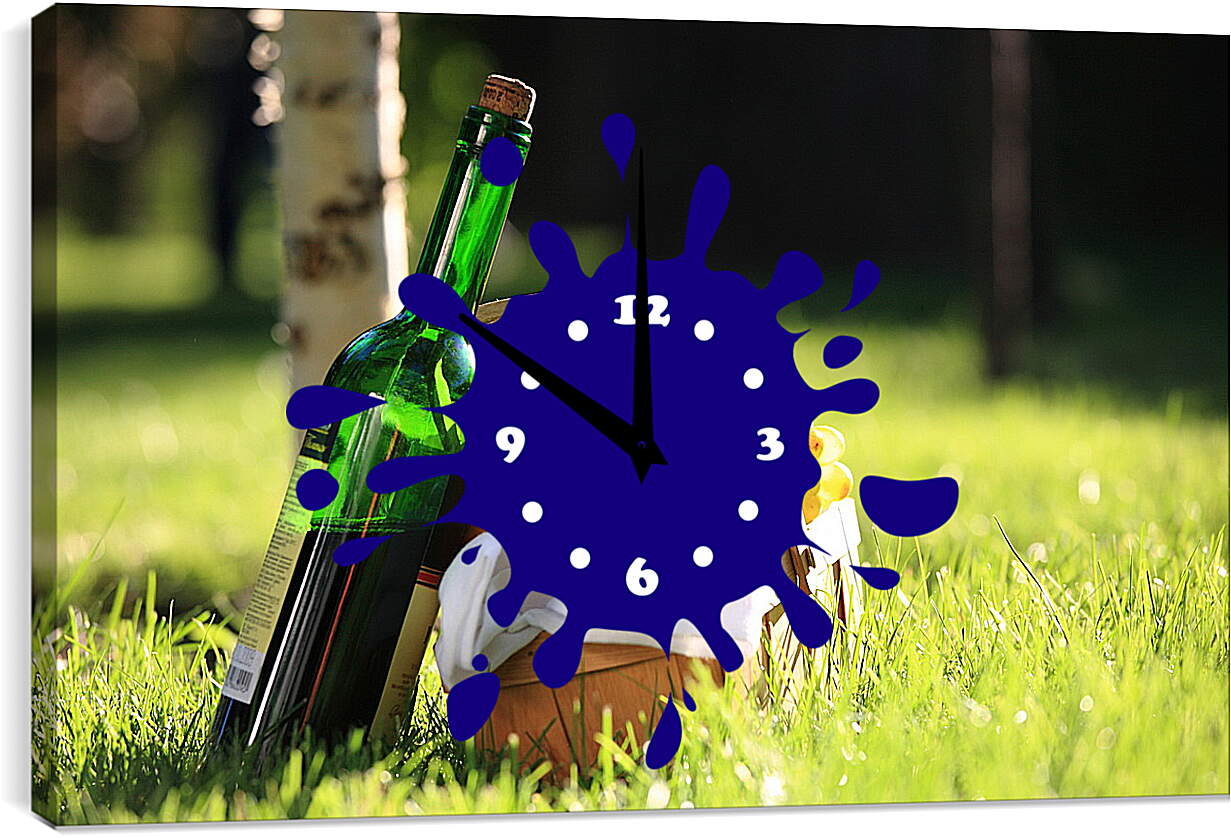 Часы картина - Бутылка вина и фрукты на траве