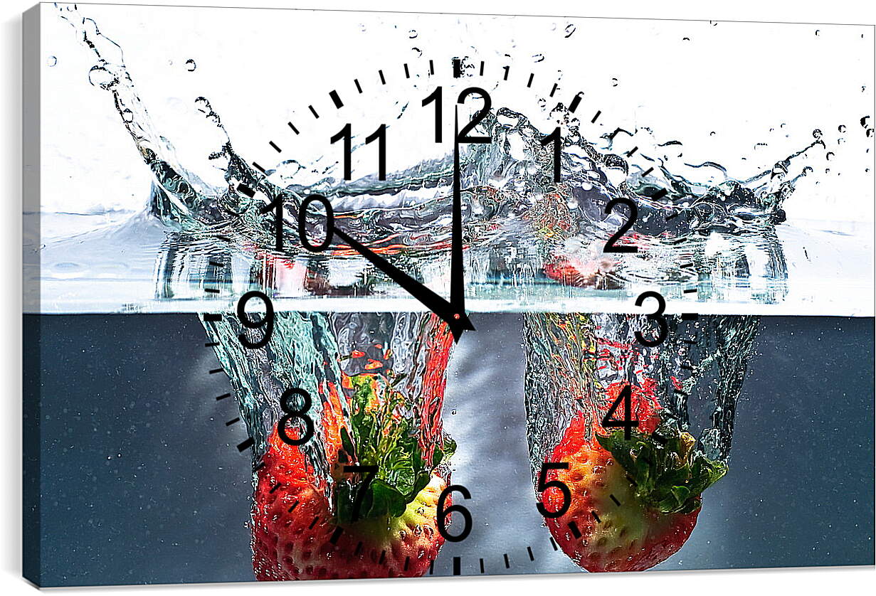 Часы картина - Две клубники под водой