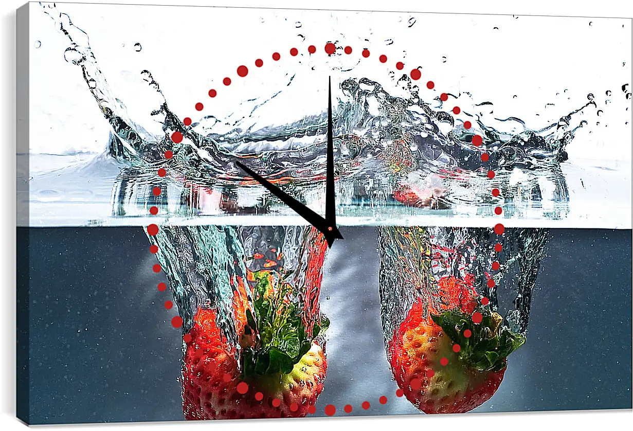 Часы картина - Две клубники под водой