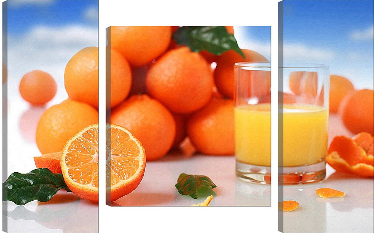 Модульная картина - Апельсиновый сок в стакане и апельсины на столе