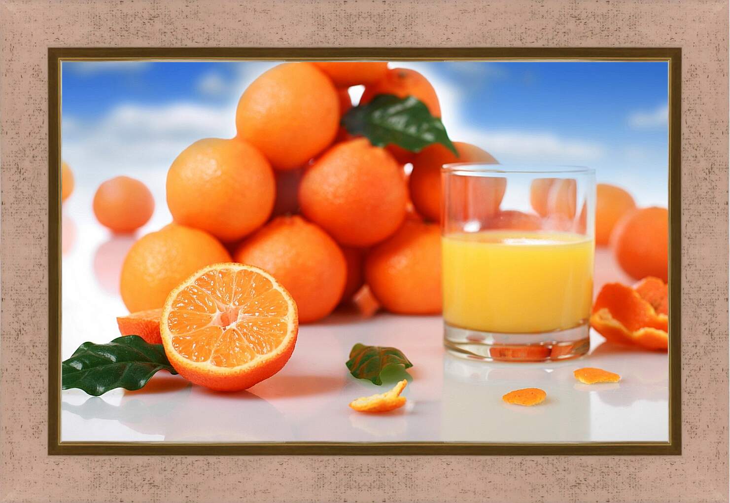 Картина в раме - Апельсиновый сок в стакане и апельсины на столе