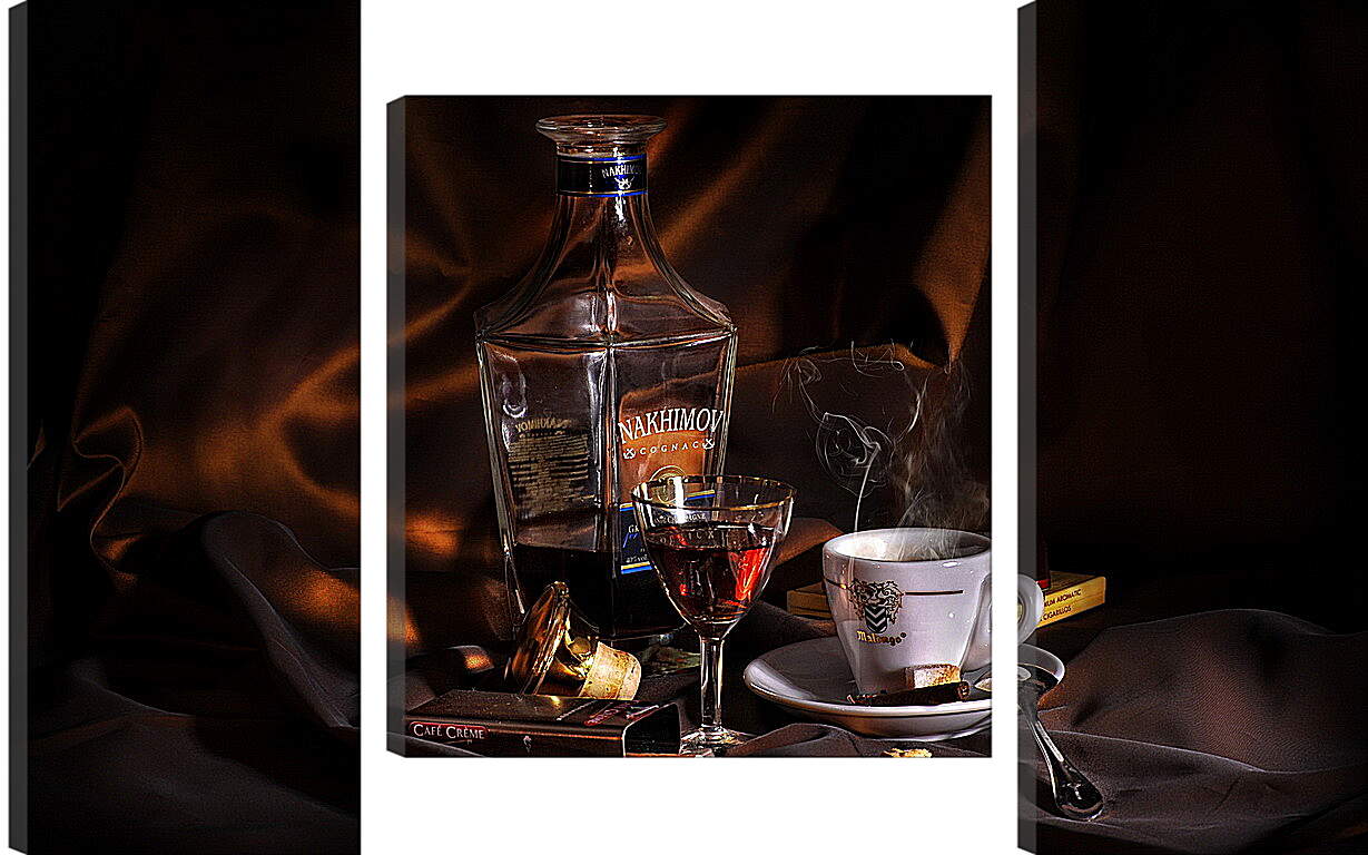Модульная картина - Налитый бокал рядом с бутылкой и чашка на блюдце