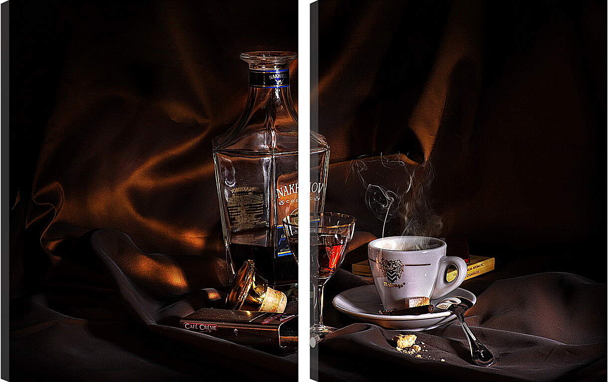 Модульная картина - Налитый бокал рядом с бутылкой и чашка на блюдце
