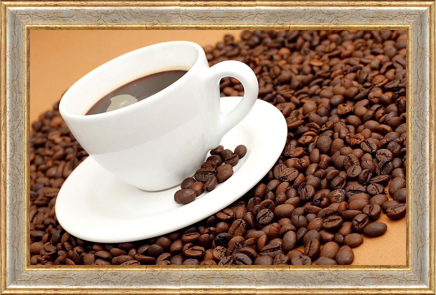 Картина в раме - Блюдце с чашкой стоящие на зернах кофе