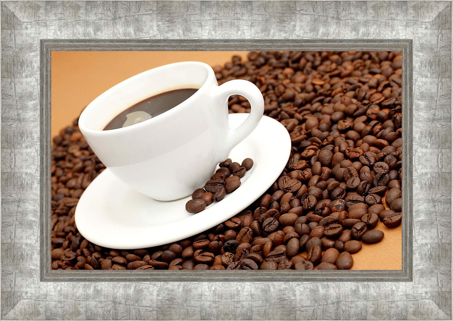 Картина в раме - Блюдце с чашкой стоящие на зернах кофе