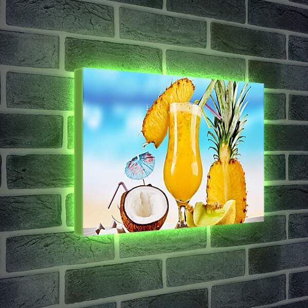 Лайтбокс световая панель - Коктейль из ананаса и кокос на столе