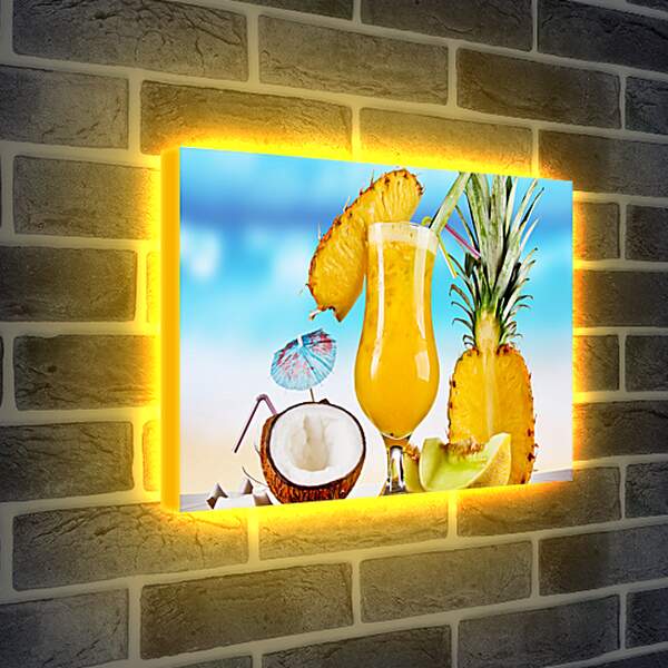 Лайтбокс световая панель - Коктейль из ананаса и кокос на столе