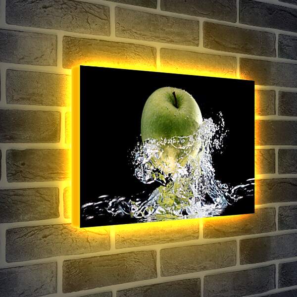 Лайтбокс световая панель - Зеленое спелое яблоко в брызгах воды