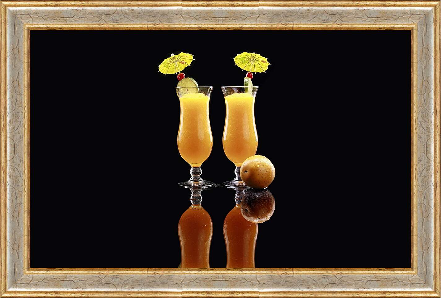 Картина в раме - Два бокала коктейля с вишенками